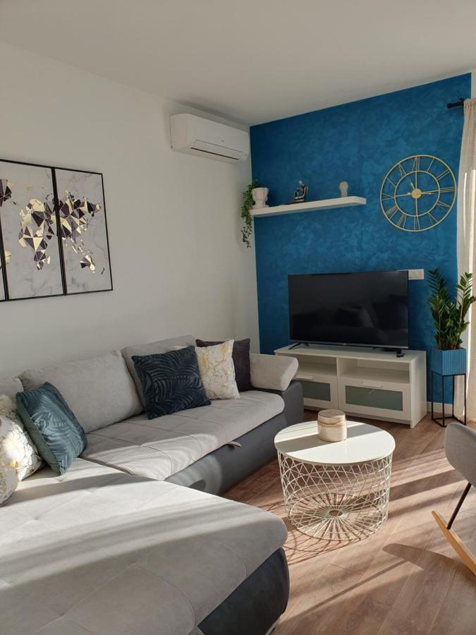Marlena Apartment *